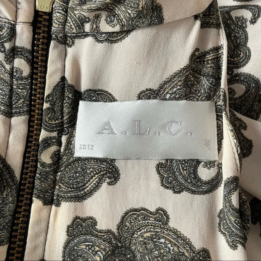 A.L.C. 100% Silk Lil White Paisley Sleeveless Top Zipper Back Size S
